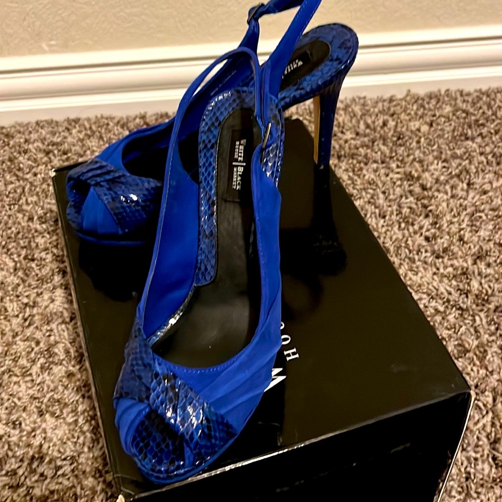 7.5 blue & black snake skin pattern, open toe heals, White House Black Market.